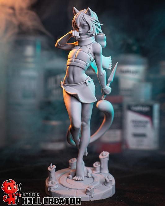 Itzutsumi Delicious in Dungeon full figure front view beastkin rogue dagger stance
