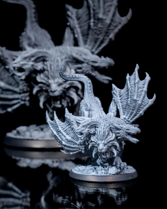 Chimera miniature with a dragon head and wings, standing on a rocky base.