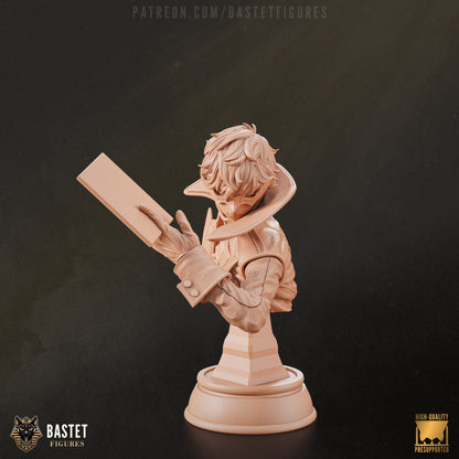 Clay version of Joker bust holding a card, posed dramatically on a smooth rounded pedestal.